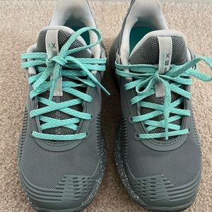 Under Armour Hovr Apex Trainers. Sz. 5.5